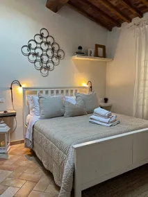 Private apartment, living room and bathroom - Image 3