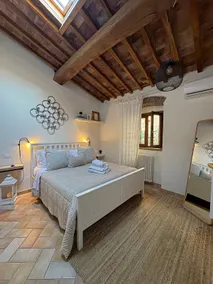 Private apartment, living room and bathroom - Image 2