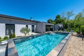 Luxurious and modern Villa surrounded by nature - Image 3