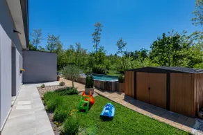 Luxurious and modern Villa surrounded by nature - Image 4