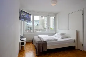 City apartment with gym, sauna and whirlpool - Image 2