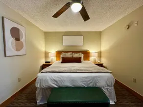 Mountain Views & Modern Comforts - Image 3