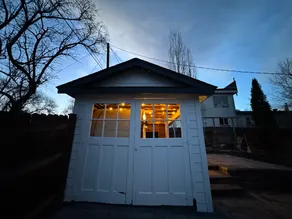 Historic Old Bend Cottage & Carriage House Spa - Image 2