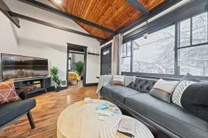 Historic Old Bend Cottage & Carriage House Spa - Image 3