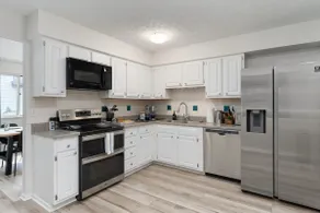 Peaceful Ranch Home. Close to the Zoo! - Image 4