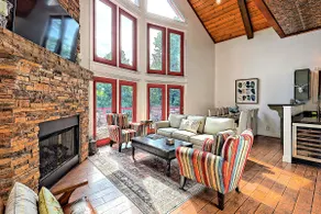 <10 min to Main St. ~ Hot Tub ~ Pets ~ Sleeps 11 - Image 4