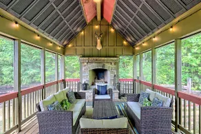 <10 min to Main St. ~ Hot Tub ~ Pets ~ Sleeps 11 - Image 3