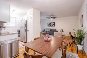 Renovated 2 BR-King bed-Private Parking-Gym - Image 5
