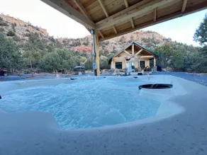 Nestled in Nature- Zion’s Gateway Cabin#7-Jacuzzi - Image 2