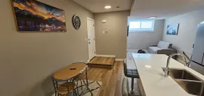 Luxury spacious 2 bedroom, 9mins from YYC Airport - Image 2