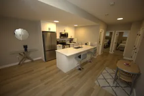 Luxury spacious 2 bedroom, 9mins from YYC Airport - Image 3