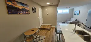 Luxury spacious 2 bedroom, 9mins from YYC Airport - Image 4