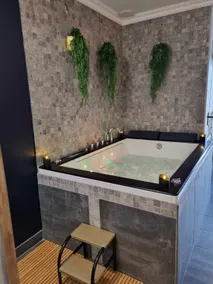 La Volupté Love Room Jacuzzi Baignoire - Image 2