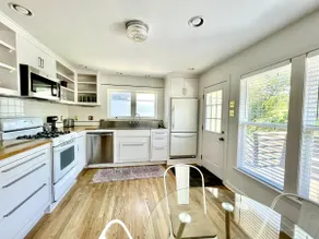 2/1 Cottage + Yard/Near Downtown and UT - Image 3