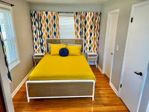 Vintage Vibes Villa Entire Home w/Kitchen, Laundry - Image 5