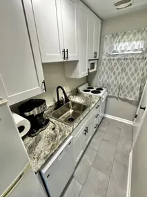 Vintage Vibes Villa Entire Home w/Kitchen, Laundry - Image 4