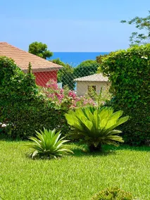 Luxurious accommodation in Èze, 50 meters from the beach - Image 2