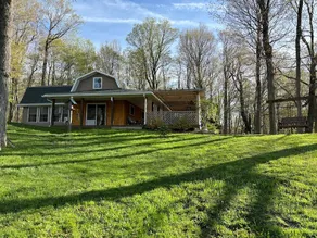 Cozy Cabin Getaway on a Scenic Horse Farm - Image 2