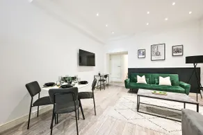 Cosy Stay Near City Centre |Metro & Elizabeth Line - Image 2