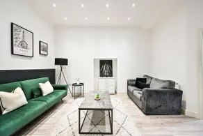 Cosy Stay Near City Centre |Metro & Elizabeth Line - Image 3
