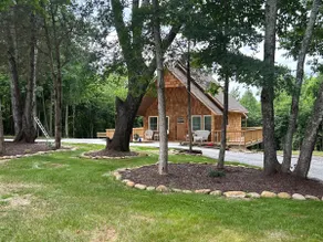 Bambi's Cove Chalet - Image 5