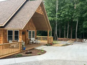 Bambi's Cove Chalet - Image 4