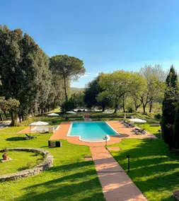 Large apartment with pool - Image 3