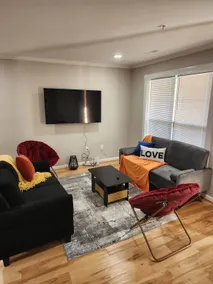 Townhome Ideal for Longer Stays - Image 2