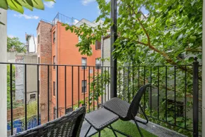 Prime Location 2BDR Loft: Patio, Steps to Subway - Image 3