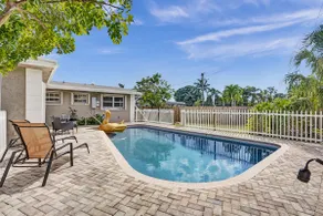 Boho-styled home w/newly remodeled fenced-in pool! - Image 2