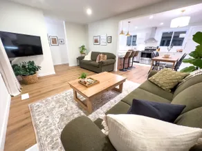 Stylish Newly-Renovated Home in a Central Location - Image 2