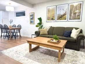 Stylish Newly-Renovated Home in a Central Location - Image 5
