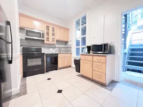 Beautiful 5 bedroom SF house. Close to everything - Image 4