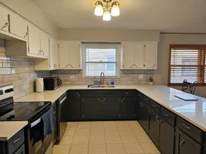 3B Spacious Home+Free Parking by Chicago O'Hare - Image 5