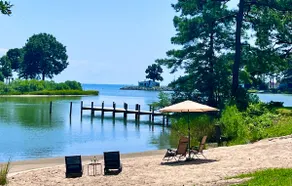 Main & Guest House on a Private 5-acre Waterfront - Image 2