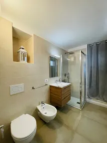 Modern & Central Apartment– Walk to the Beach! - Image 3