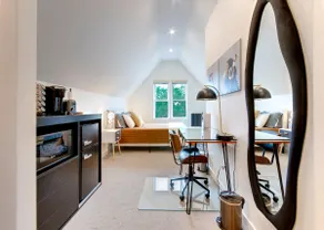Trendy Fun Studio Apartment - Image 4