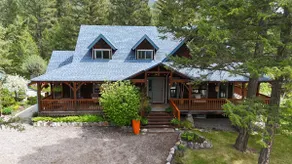 Spacious Radium Retreat. Hot tub/Sauna/ColdPlunge - Image 2
