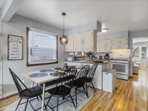 3-Bed Townhouse W/PKG 25M From Airport - Image 2