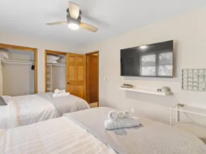 3-Bed Townhouse W/PKG 25M From Airport - Image 5