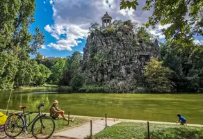 Chic & Serene Retreat Steps from Buttes-Chaumont - Image 5