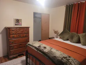 Comfy 1st Floor Convenient Abode - Image 4