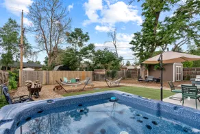 Hot Tub, Hammocks, Fire Pit, 2 Livingrooms, Office - Image 2