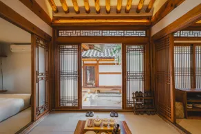 'Yeonun' Bukchon Hanok Village Cozy Hanok Stay with daylight and view - Image 3