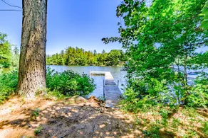 Waterfront Vacation Retreat with lots of Amenities - Image 4