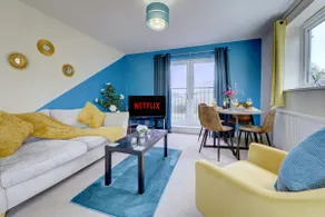 Rugby 2-BR Apt | Ensuite | FREE Parking | Central - Image 2