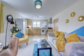 Rugby 2-BR Apt | Ensuite | FREE Parking | Central - Image 5