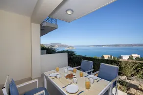 Ashlin seaside Luxury Apartment - Image 2