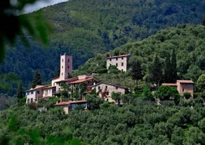 Picturesque Tuscan Apartment, Private Garden - Image 2