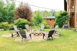Spacious Cabin•Pool/Hot Tub•Game Room•No Bunkbeds - Image 5